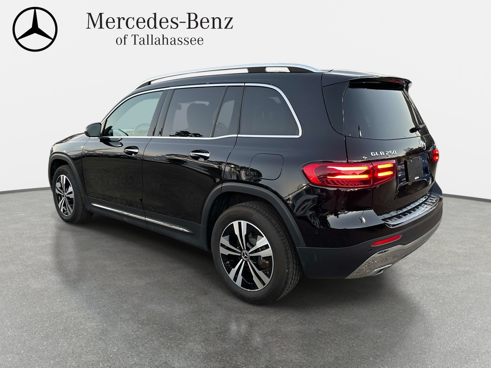 Used 2025 Mercedes-Benz GLB 250 image 3