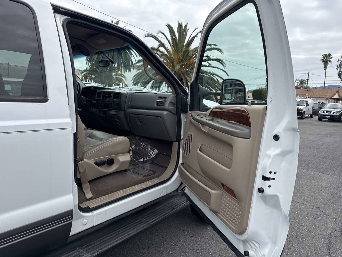 Used 2003 Ford Excursion XLT image 9