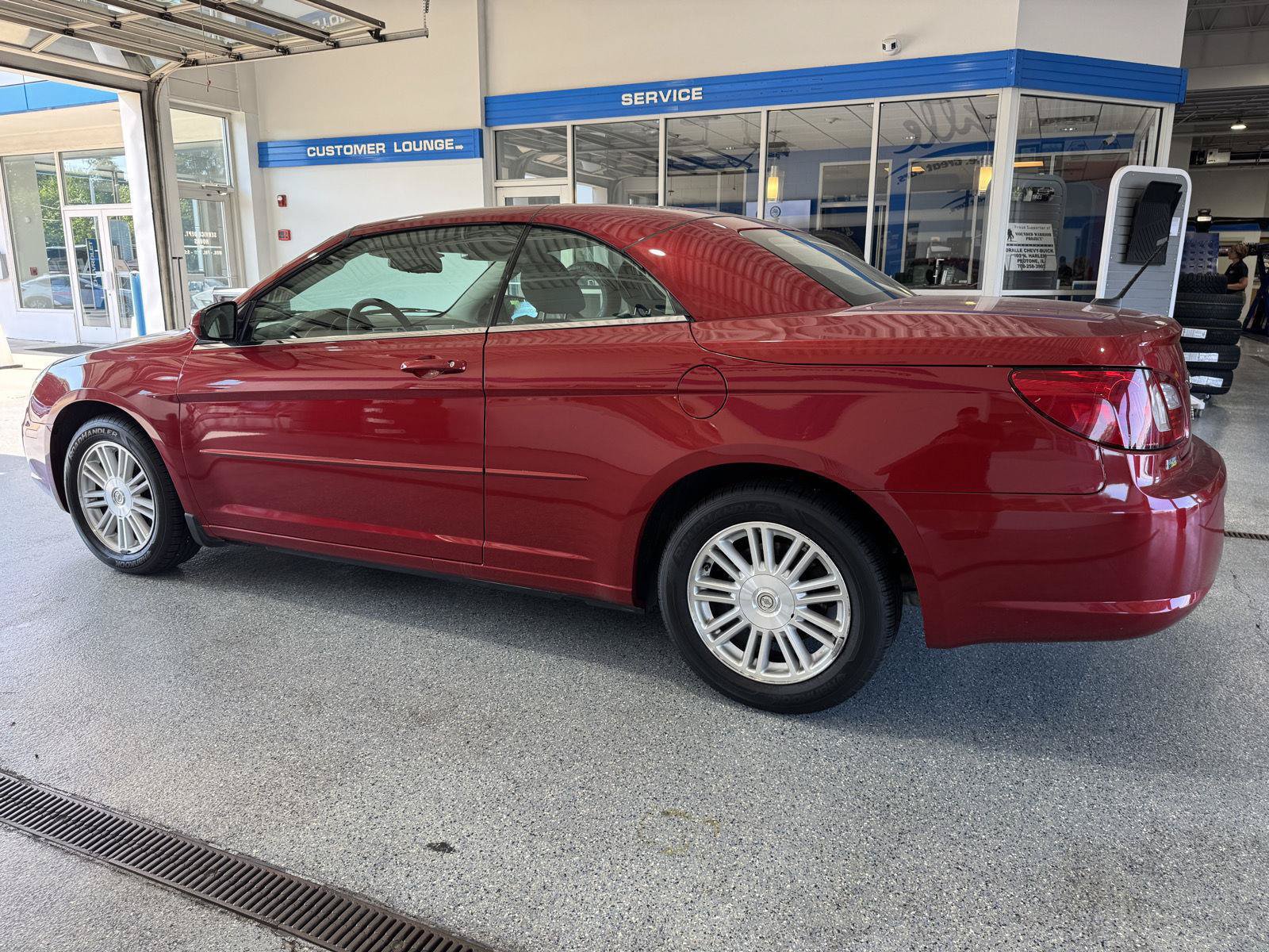 Used 2008 Chrysler Sebring Touring w/ Electronics Convenience Group FWD image 5