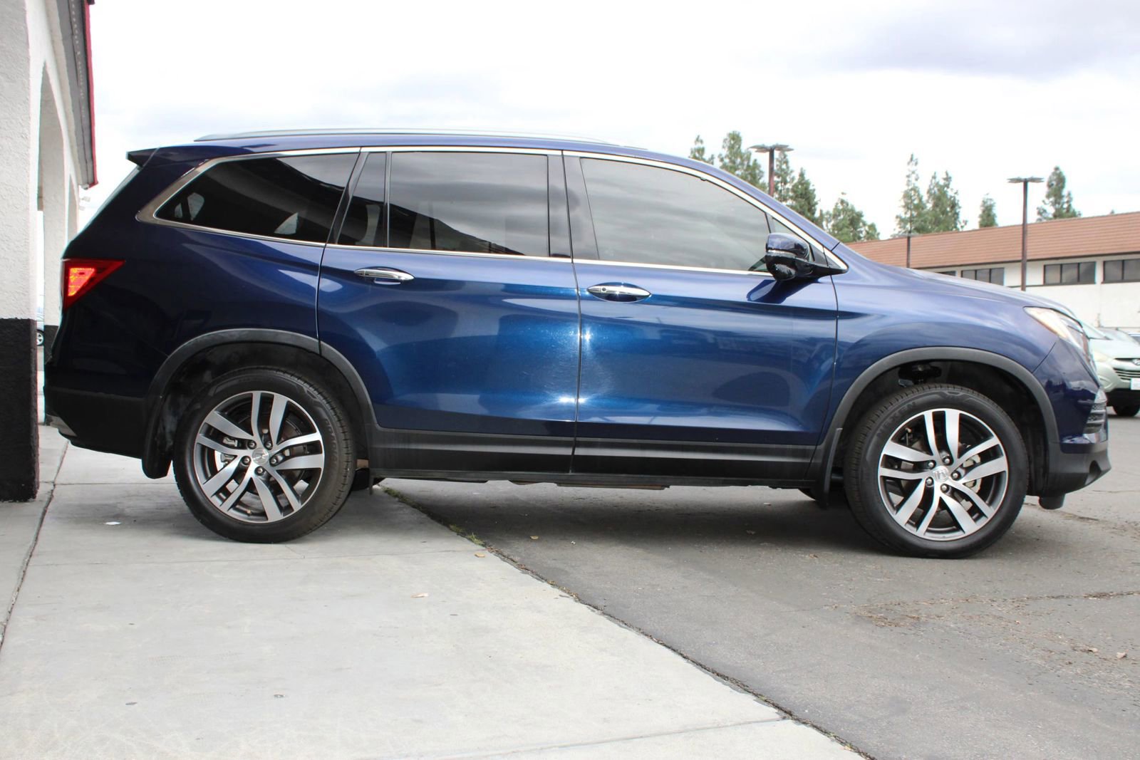 Used 2016 Honda Pilot Touring image 12