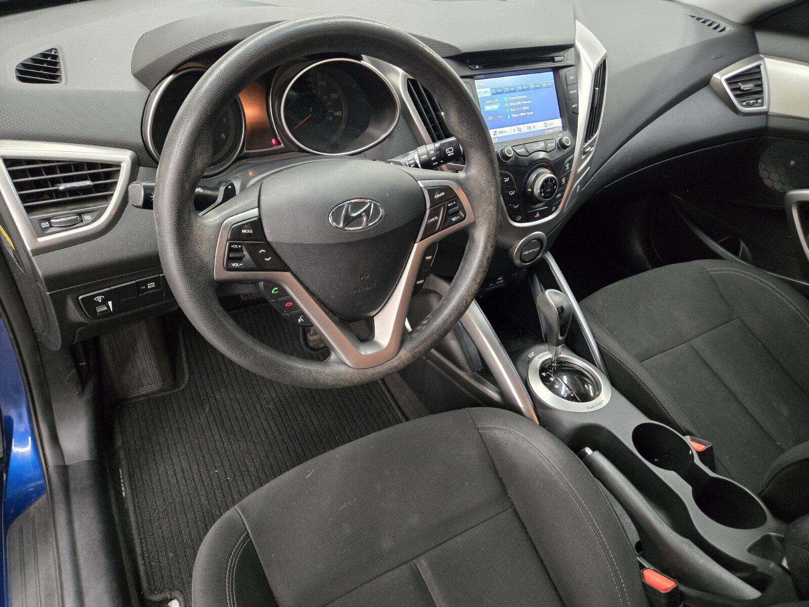Used 2015 Hyundai Veloster FWD image 8