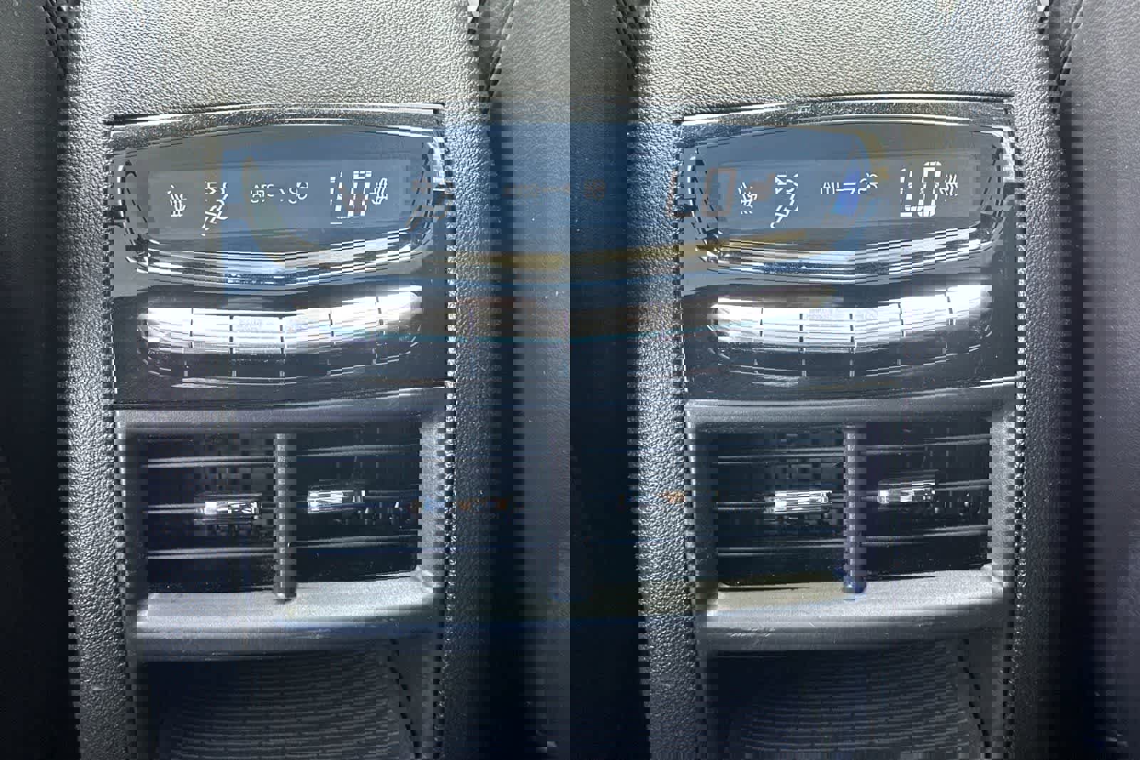 Used 2017 Cadillac XT5 Platinum AWD/4WD image 15