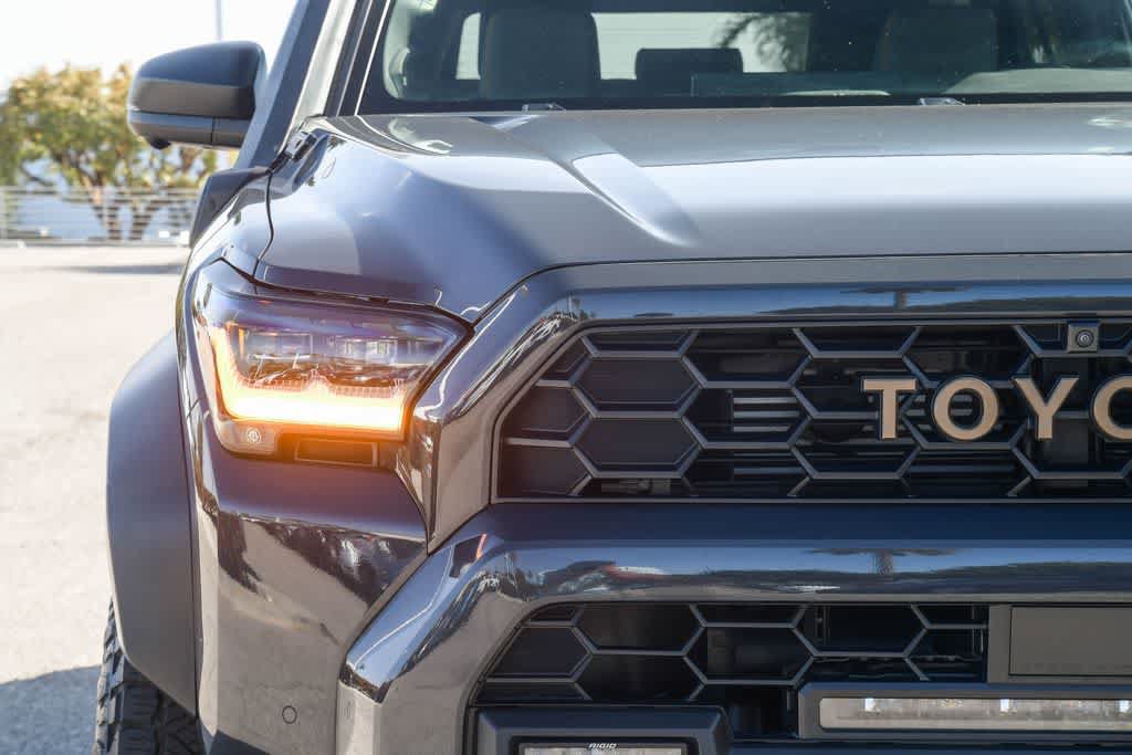 Used 2025 Toyota 4Runner Trailhunter AWD/4WD image 4
