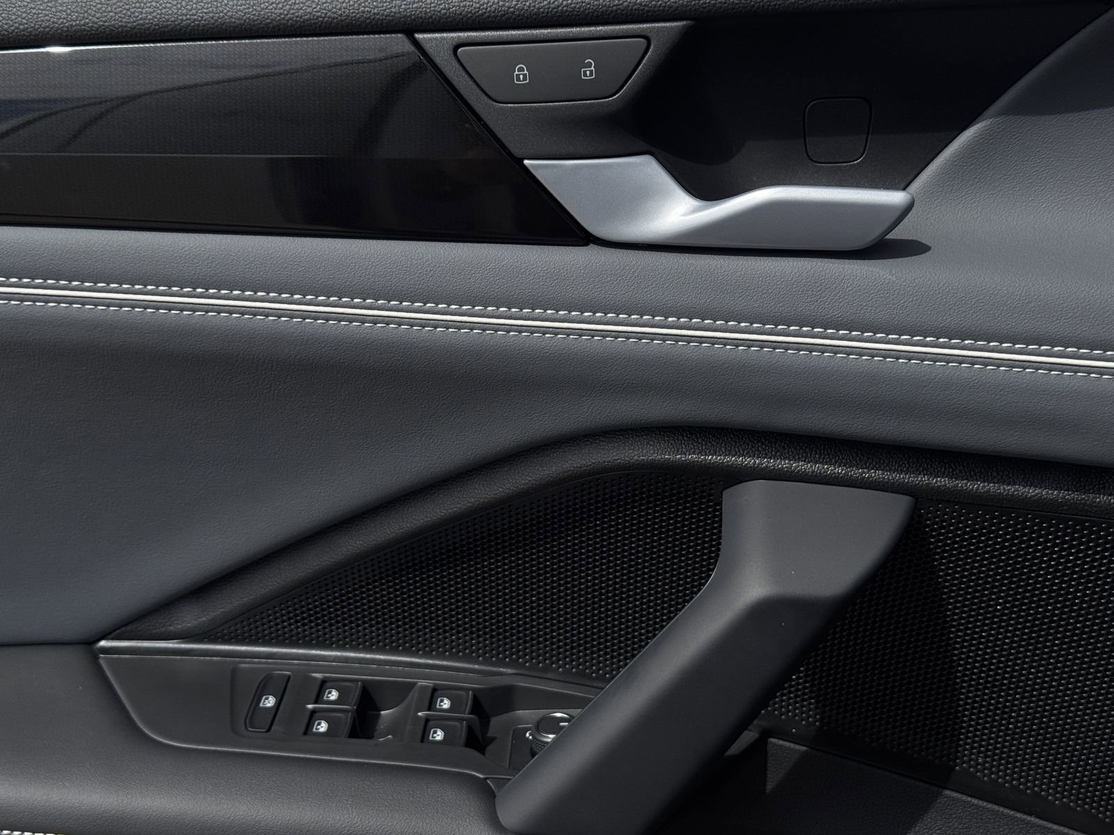 New 2026 Volkswagen Tiguan SEL R-Line image 24