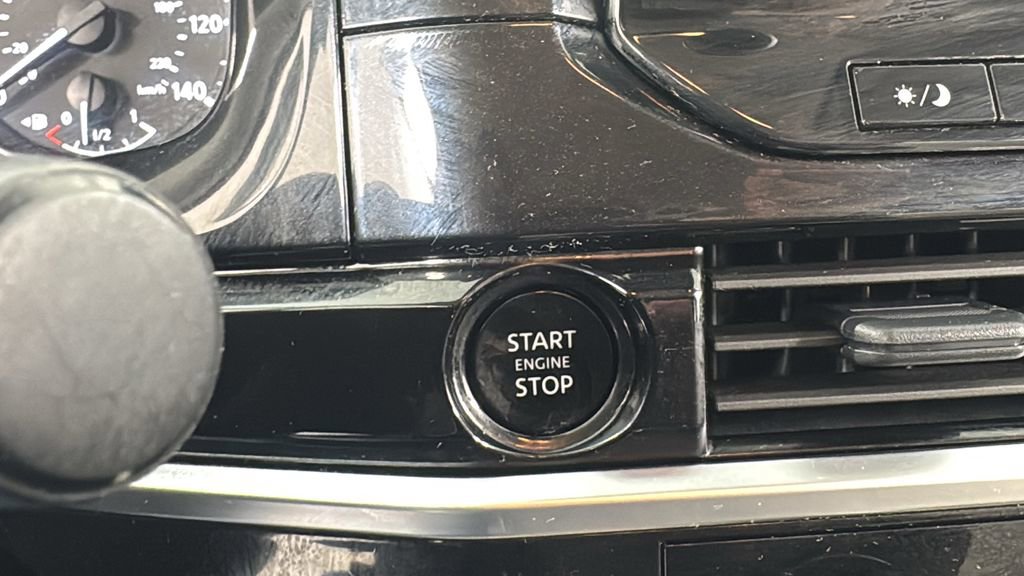 Used 2025 Nissan Pathfinder SL image 26