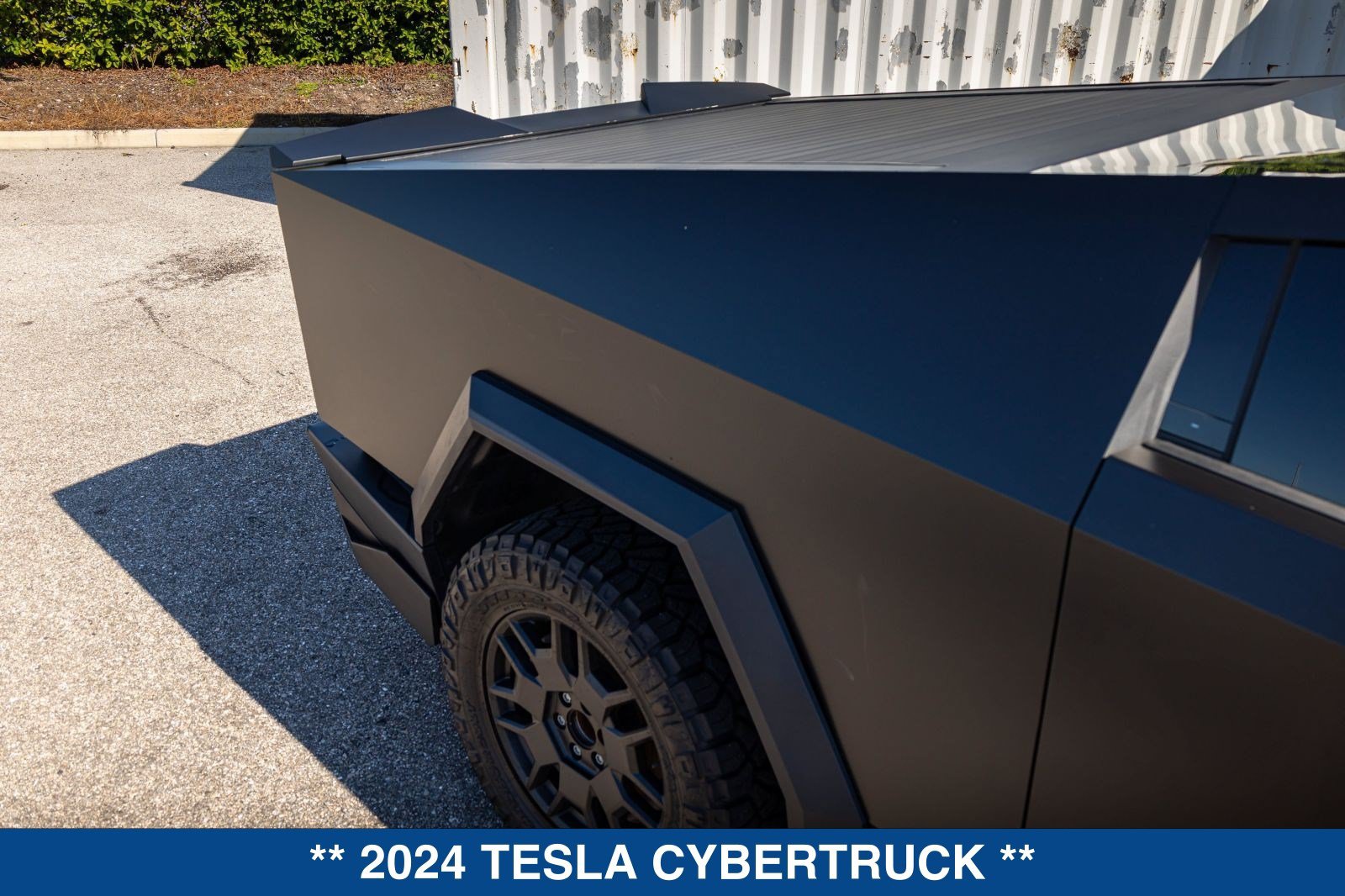 Used 2024 Tesla Cybertruck Cyberbeast AWD/4WD image 25