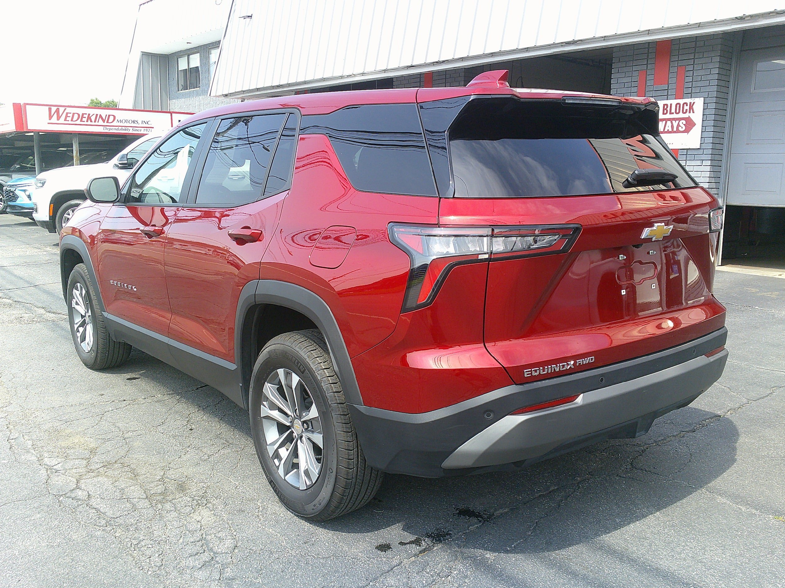 Used 2026 Chevrolet Equinox LT AWD/4WD image 12