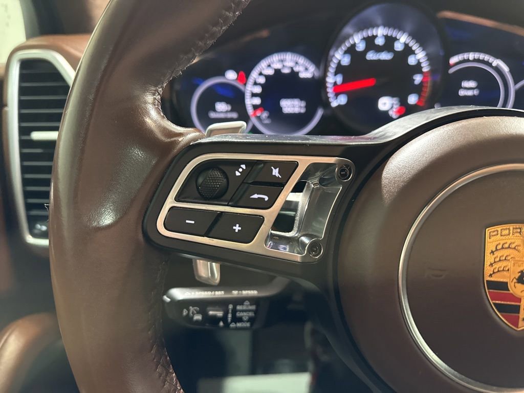 Used 2019 Porsche Cayenne Turbo image 24