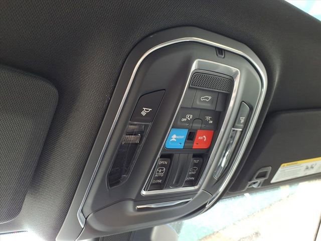 New 2025 Jeep Grand Cherokee Altitude image 21