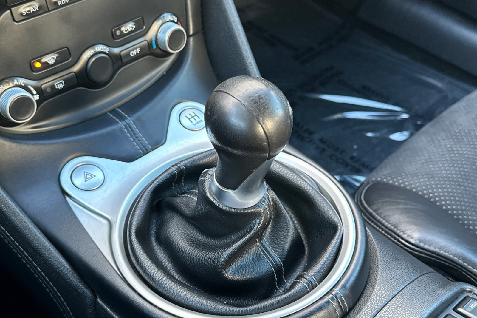 Used 2014 Nissan 370Z Touring w/ Sport Package image 32