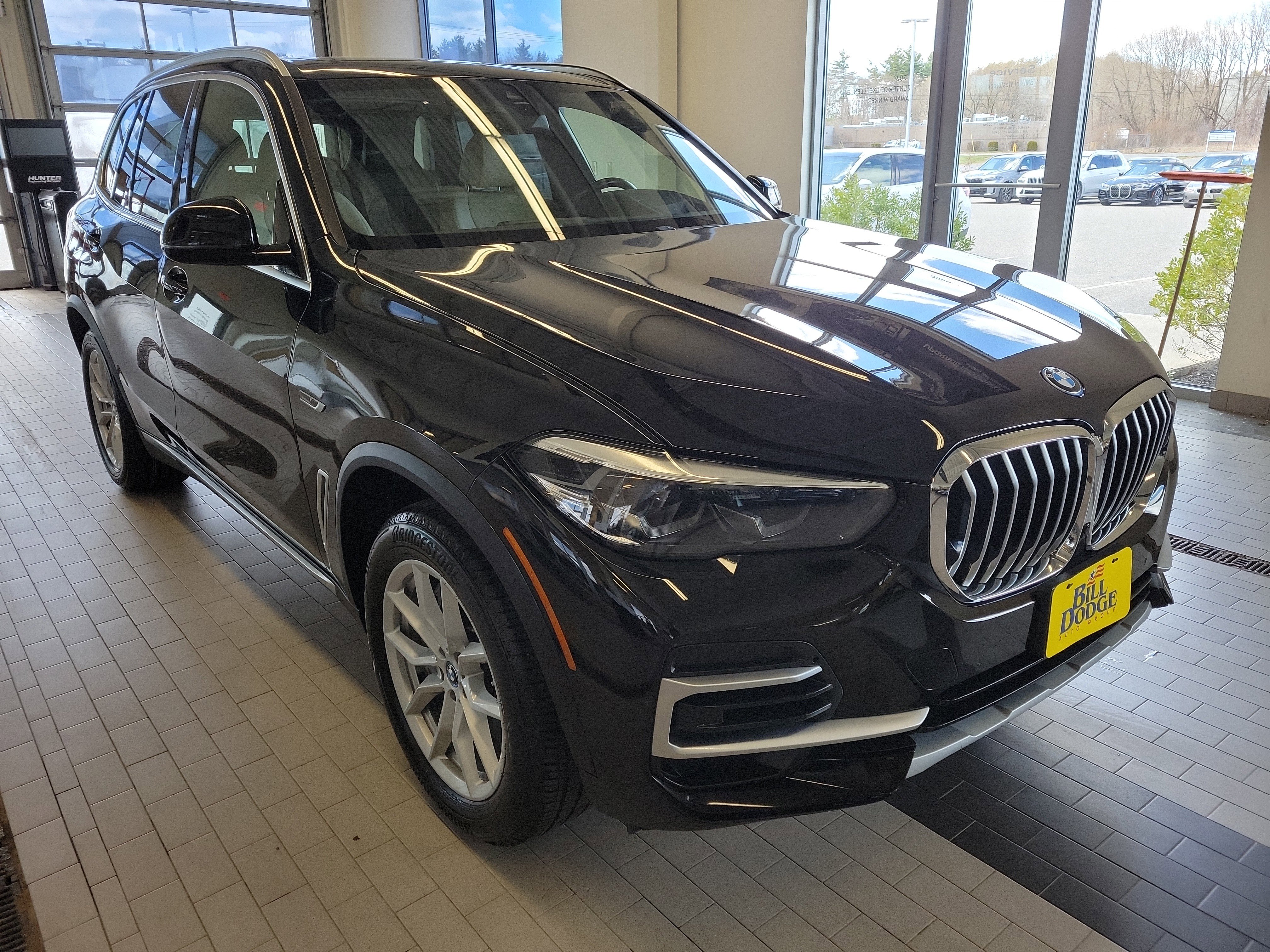 Used 2022 BMW X5 xDrive45e w/ Climate Comfort Package image 3