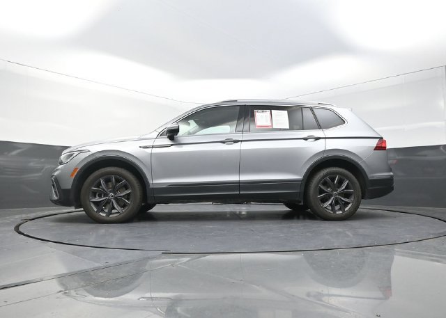 Used 2023 Volkswagen Tiguan SE FWD image 34
