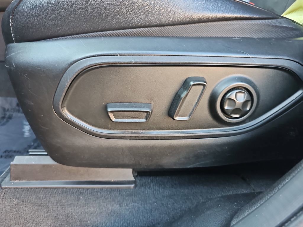 Certified 2023 Jeep Grand Cherokee L Laredo image 30