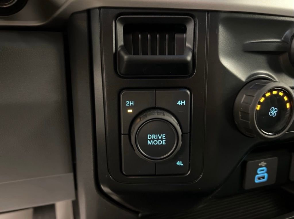 New 2025 Ford F550 4x4 Regular Cab Super Duty image 16