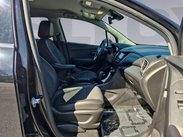 Certified 2020 Chevrolet Trax LT w/ LT Convenience Package AWD/4WD image 17
