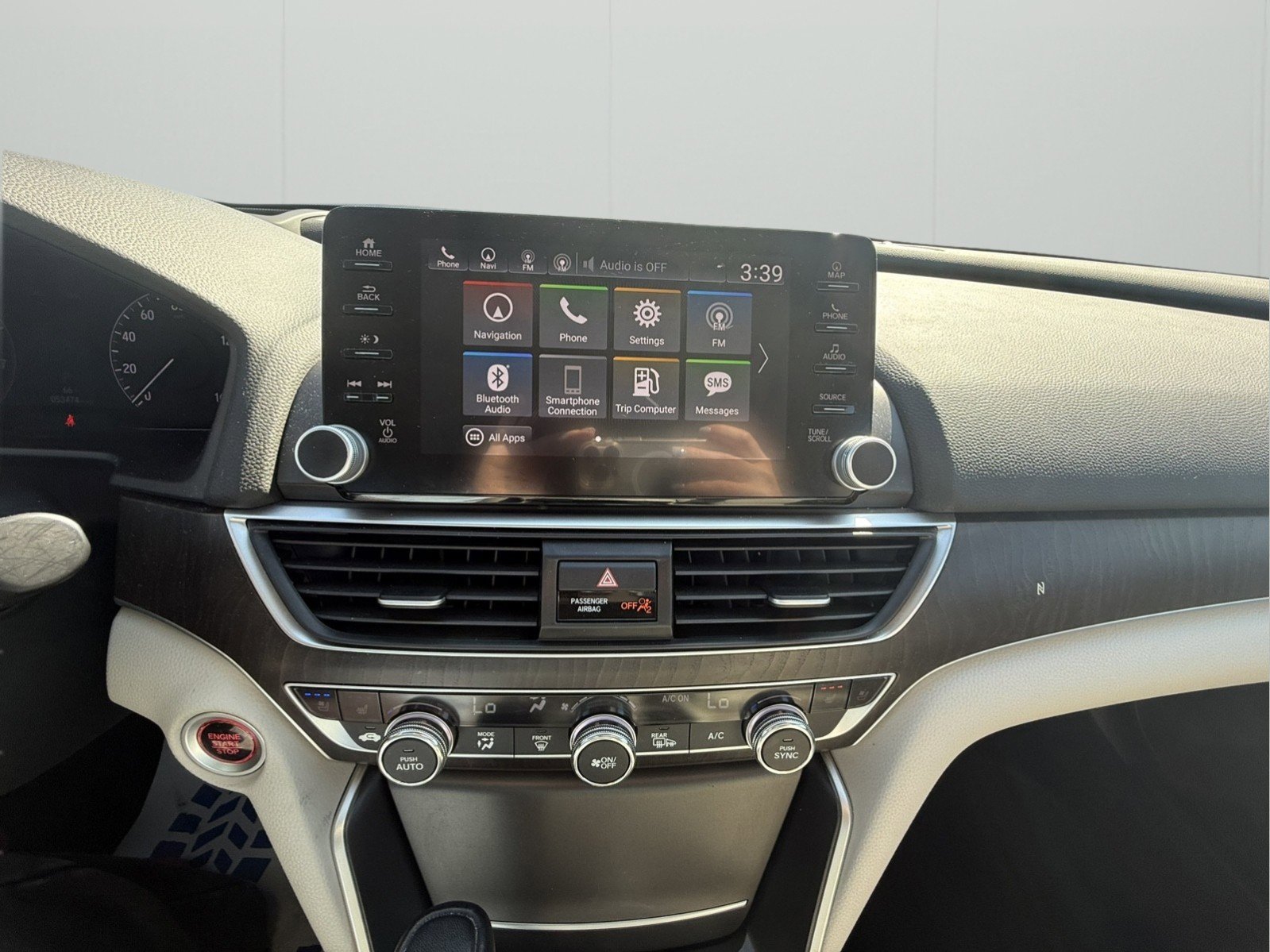 Used 2018 Honda Accord Touring image 11