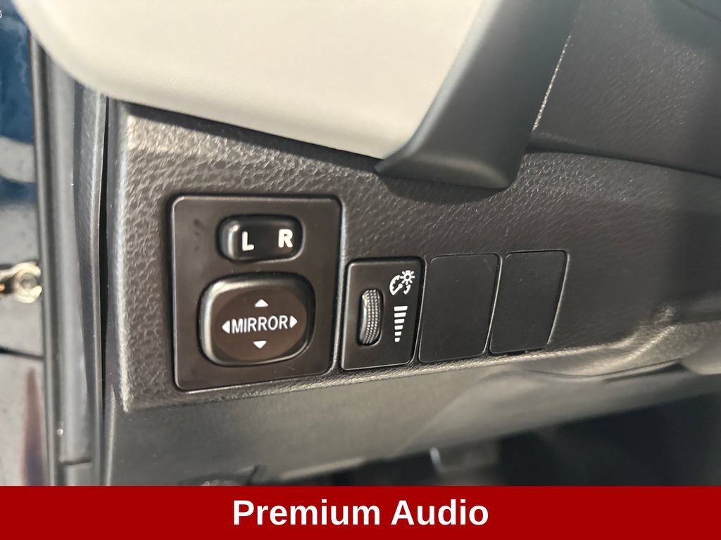 Used 2018 Toyota Corolla LE FWD image 9
