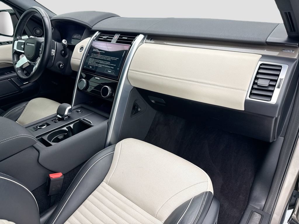 Used 2021 Land Rover Discovery HSE R-Dynamic AWD/4WD image 16