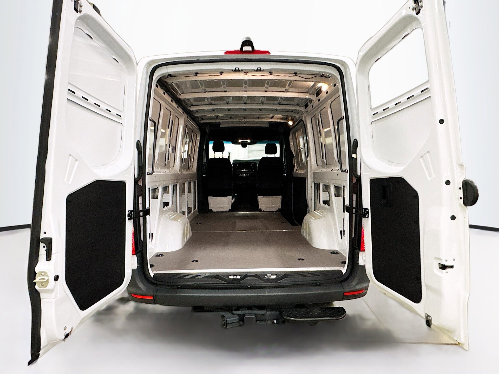 Used 2025 Mercedes-Benz Sprinter 2500 image 24