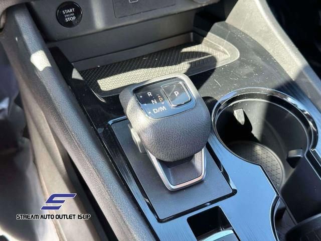 Used 2024 Nissan Rogue SV image 31