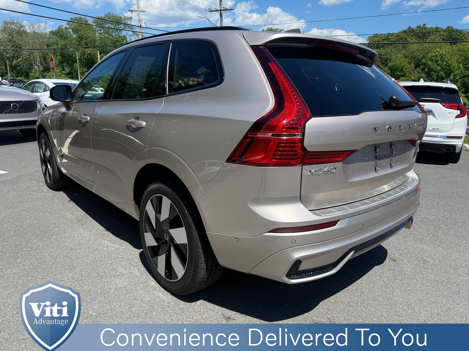 Certified 2025 Volvo XC60 T8 Plus w/ Protection Package Premier AWD/4WD image 6