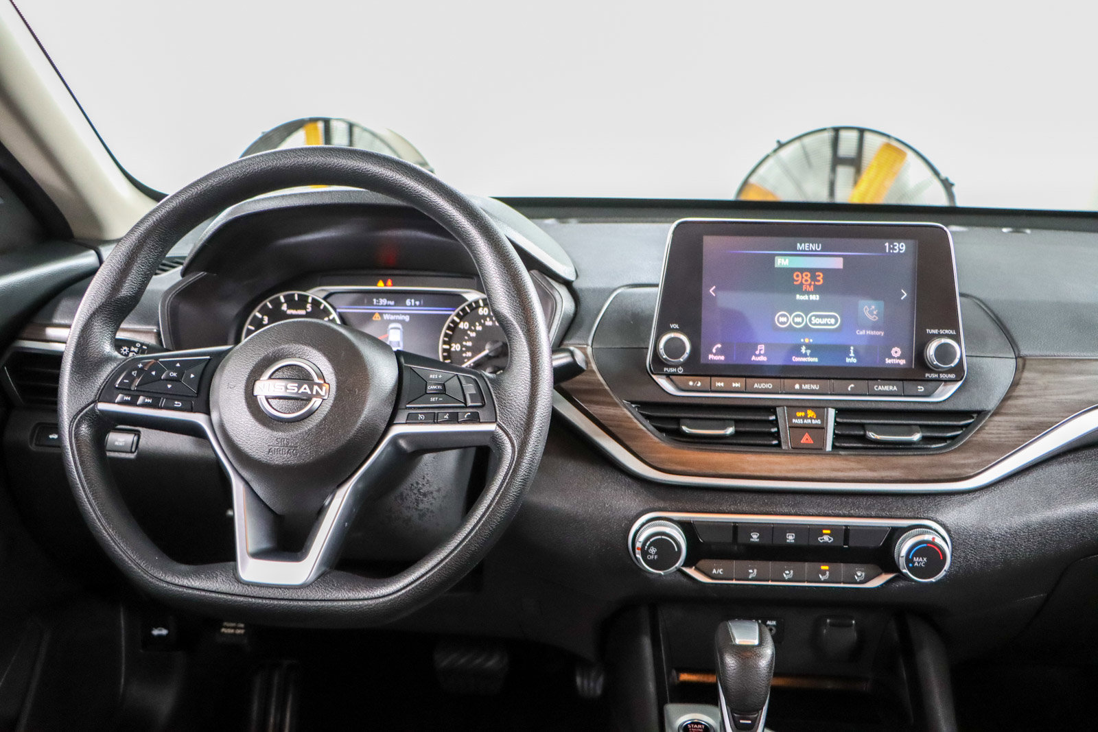 Used 2024 Nissan Altima 2.5 SV image 17