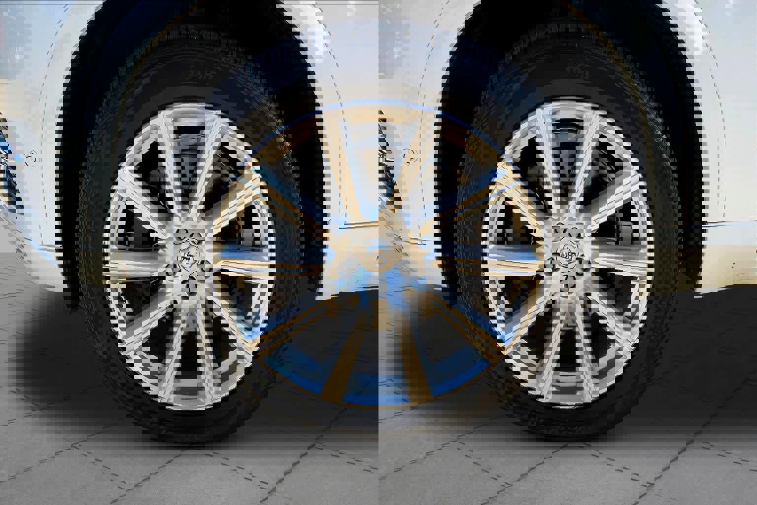 Used 2017 Volvo XC90 T5 Momentum w/ Vision Package image 11