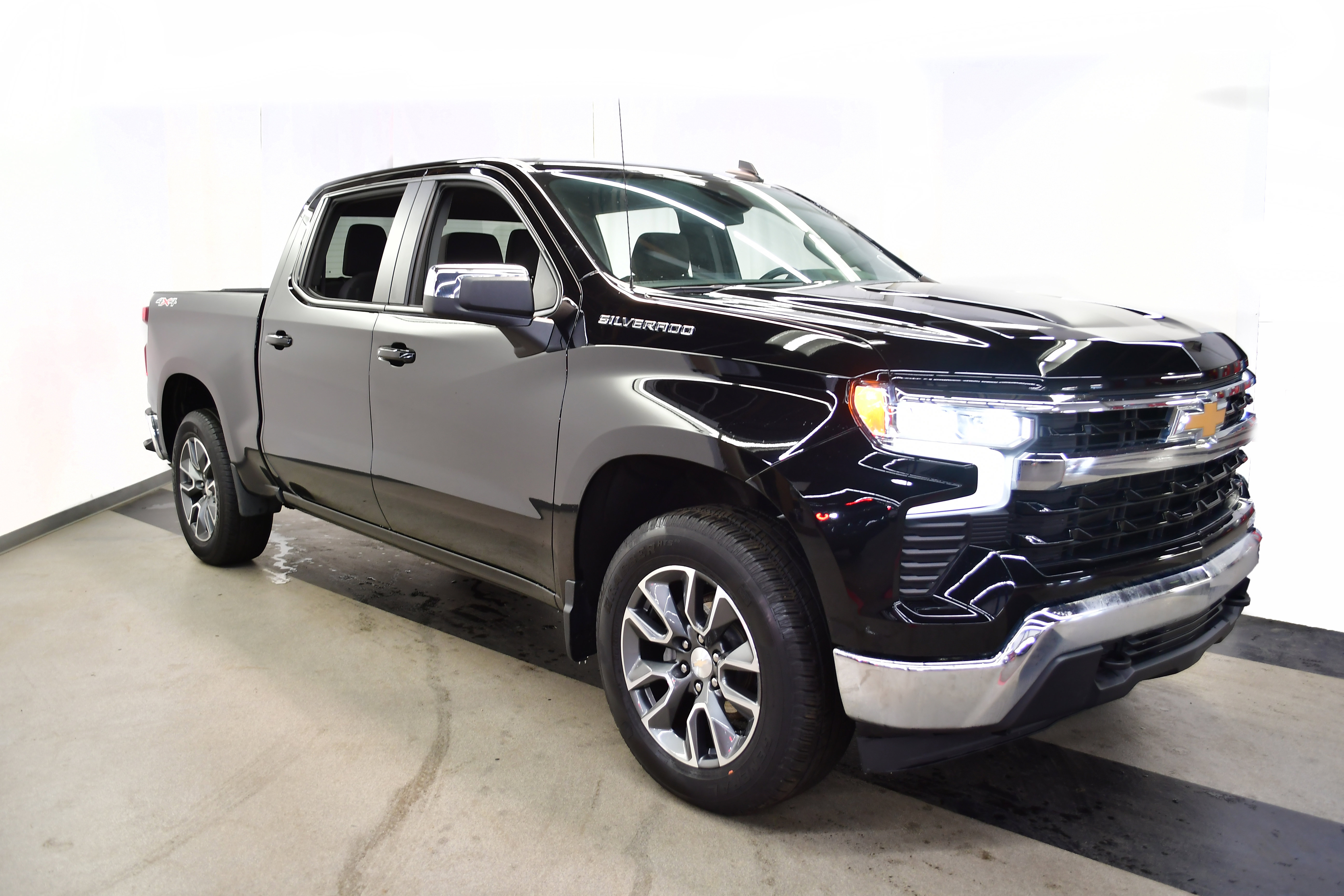 Used 2023 RAM 1500 Classic SLT w/ Trailer & Traction Group image 2