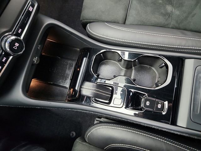 Certified 2022 Volvo XC40 T5 R-Design w/ Advanced Package image 22