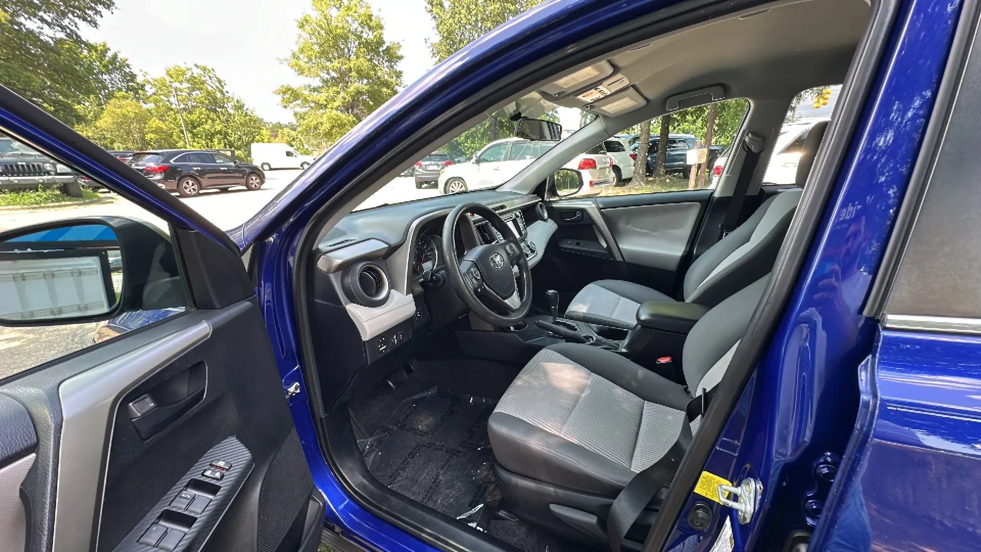 Used 2015 Toyota RAV4 LE AWD/4WD image 17