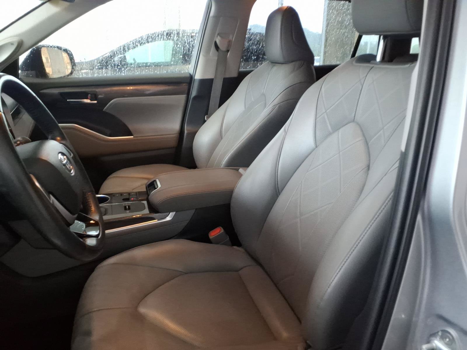Used 2023 Toyota Highlander Platinum AWD/4WD image 10