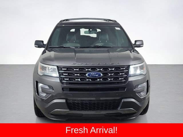 Used 2017 Ford Explorer XLT w/ Equipment Group 202A AWD/4WD image 8