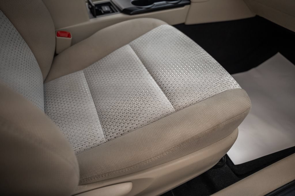 Used 2012 Toyota Camry LE FWD image 28
