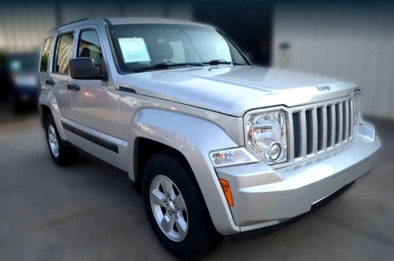 Used 2012 Jeep Liberty Sport RWD image 4