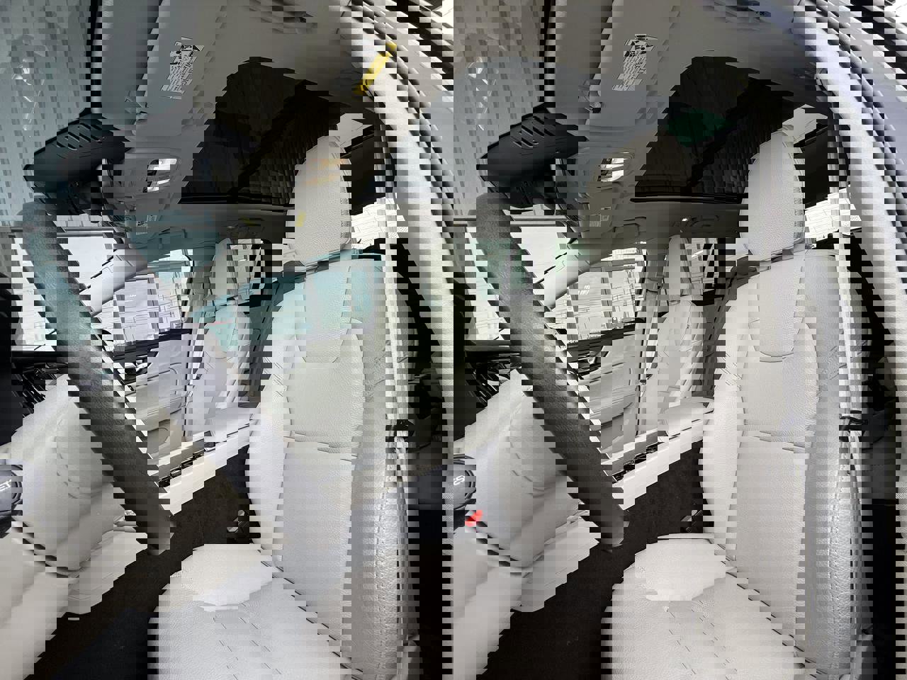 Used 2024 Volvo V60 B5 Cross Country Plus image 11