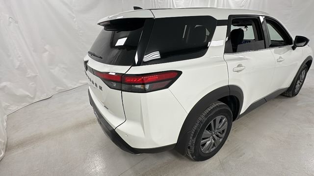 New 2026 Nissan Pathfinder S image 3