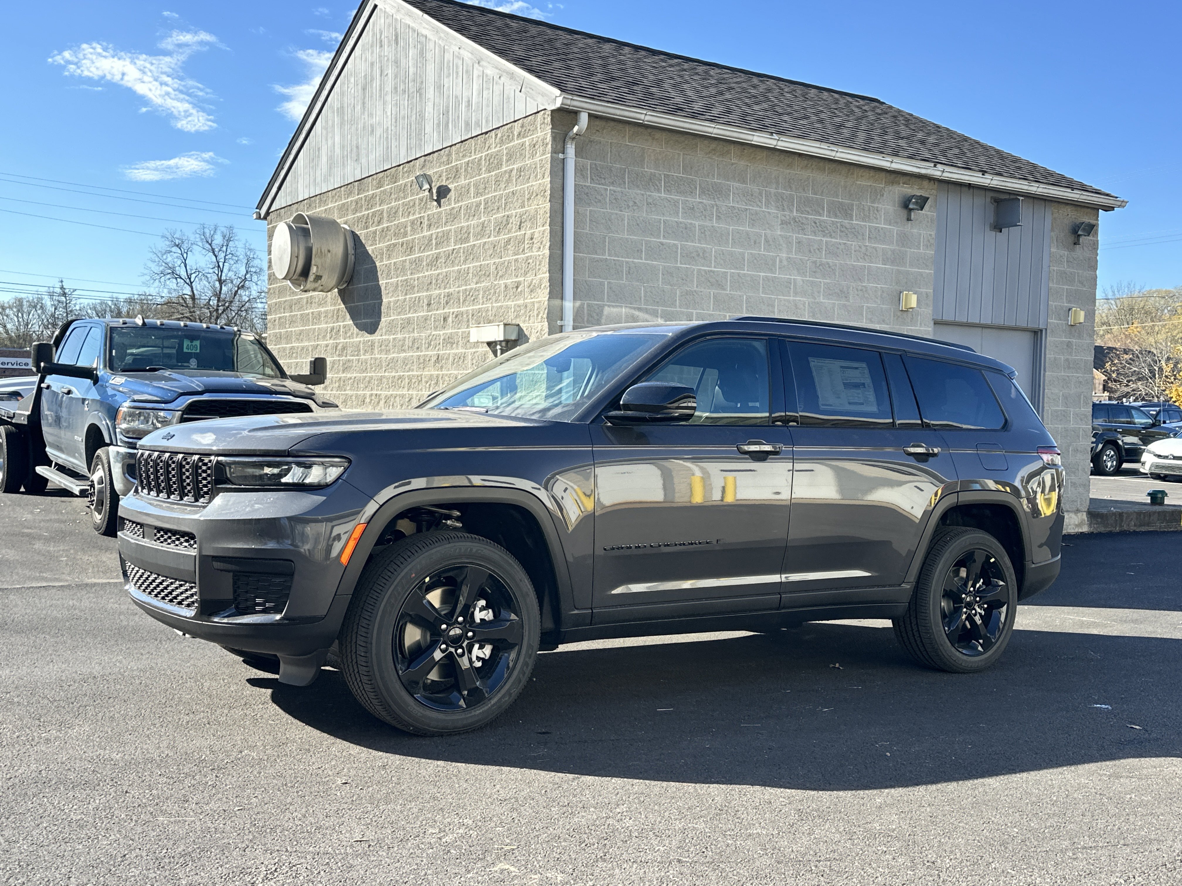 New 2025 Jeep Grand Cherokee L Altitude image 26