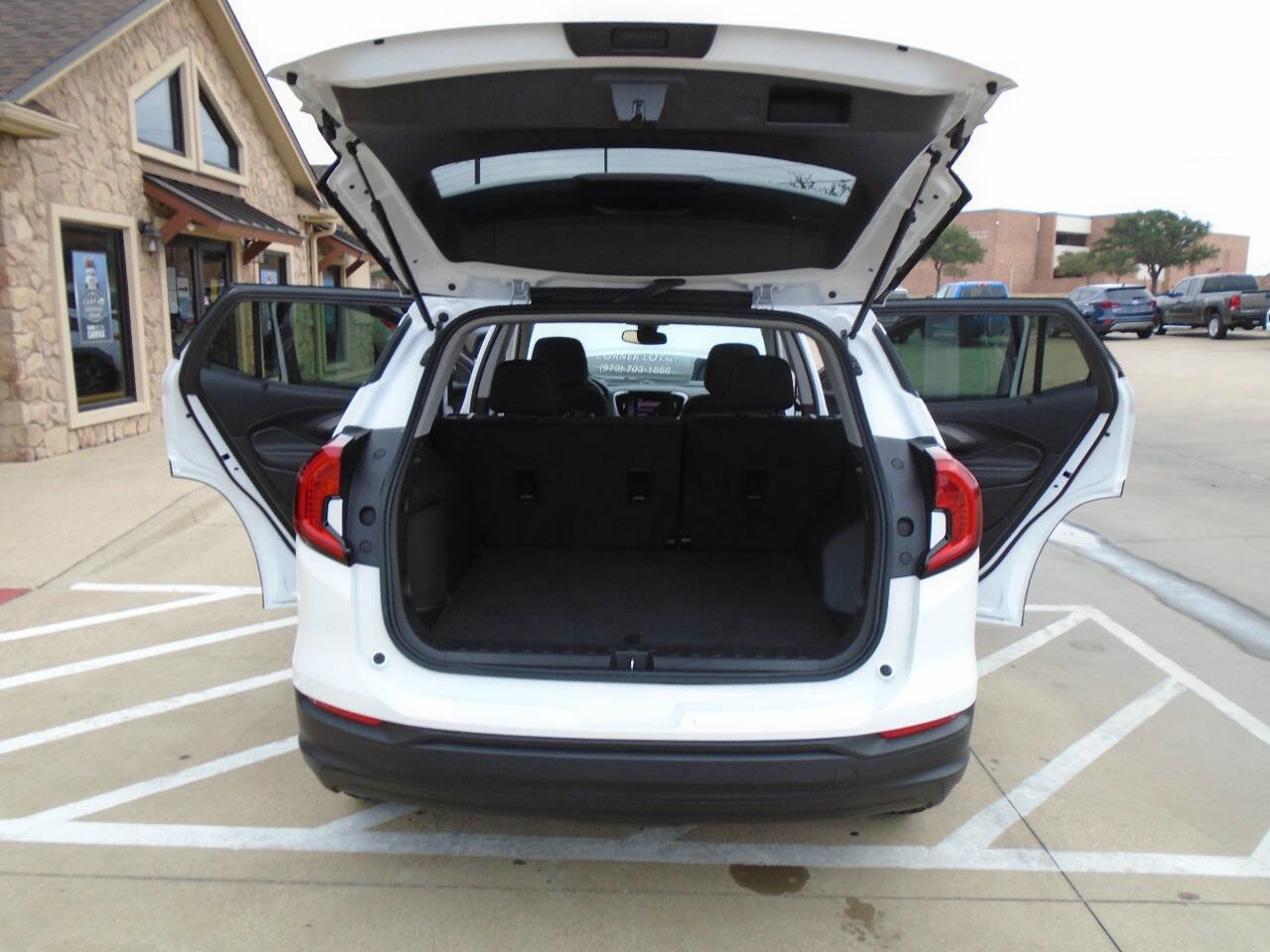 Used 2024 GMC Terrain SLE FWD image 23