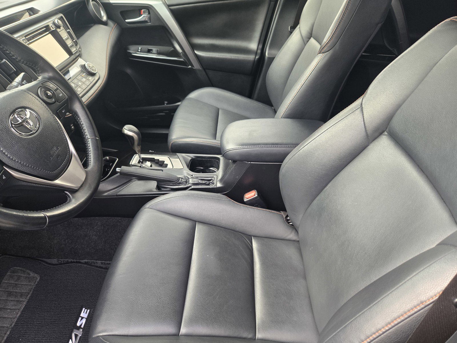 Used 2017 Toyota RAV4 SE image 14