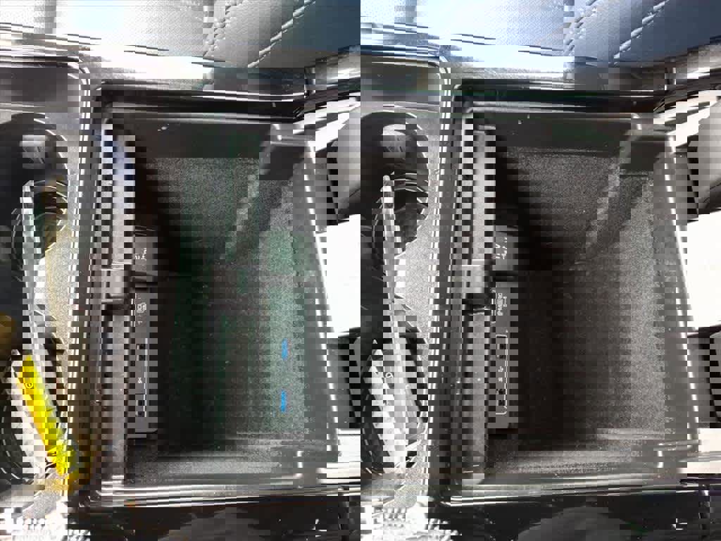 Used 2020 Land Rover Range Rover Evoque SE image 21