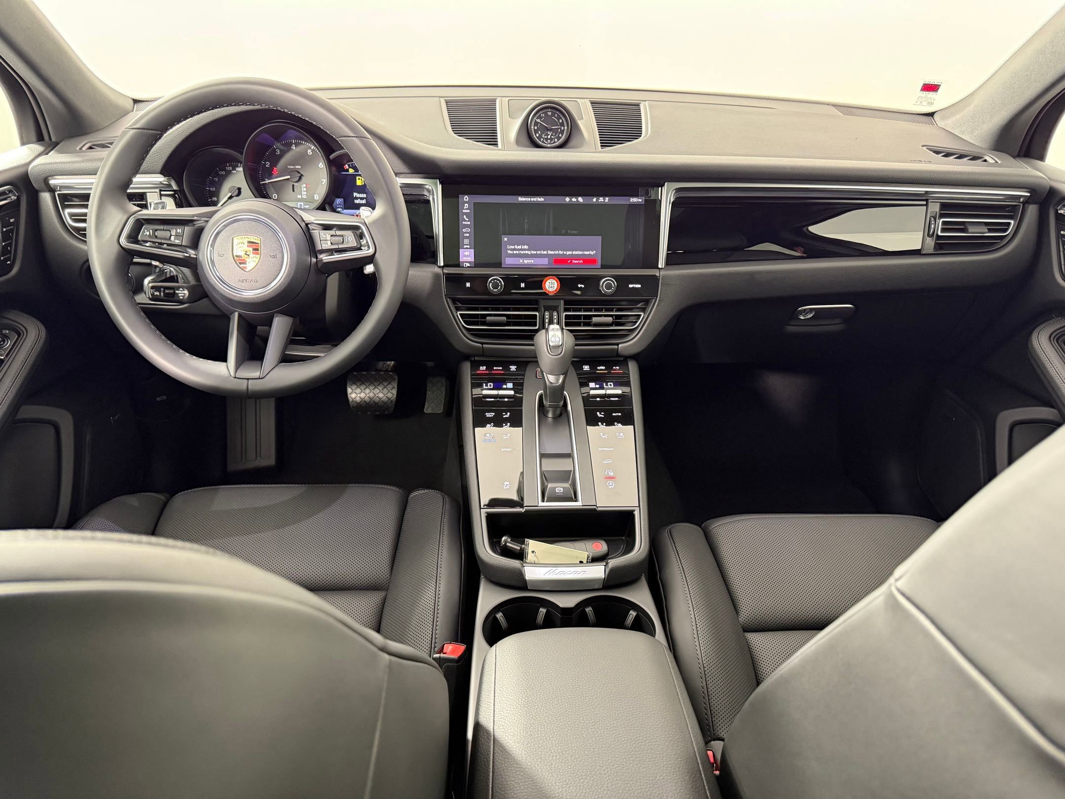 Certified 2026 Porsche Macan AWD/4WD image 17