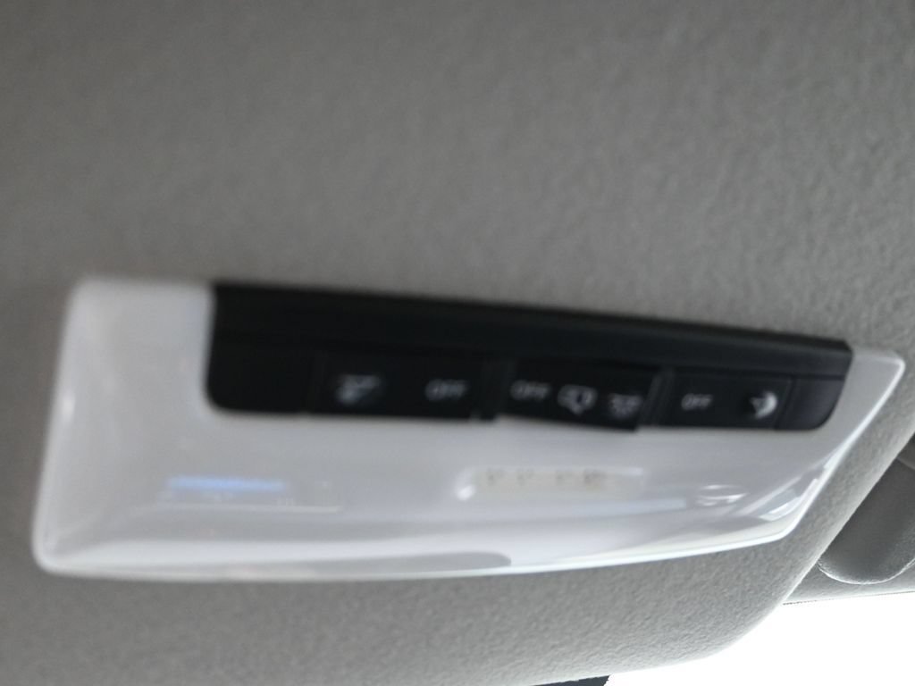 New 2025 Nissan Versa SV w/ Trunk Package FWD image 22