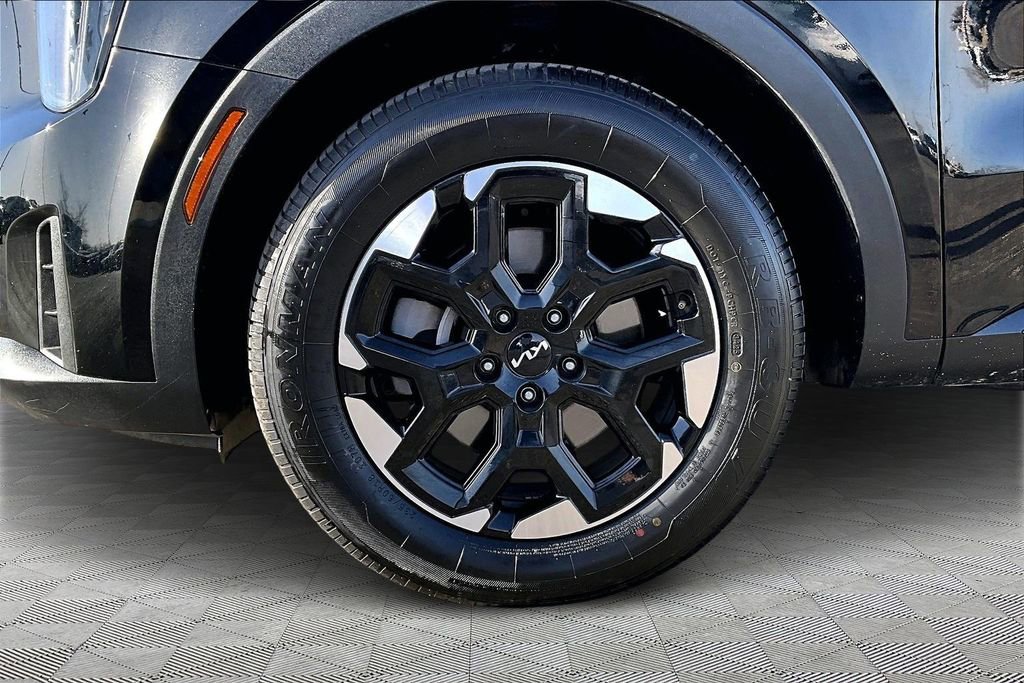 Used 2024 Kia Sorento S image 9