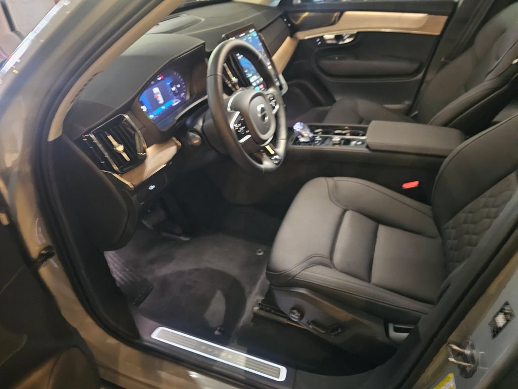 Used 2026 Volvo XC90 B6 Plus w/ Protection Package AWD/4WD image 15