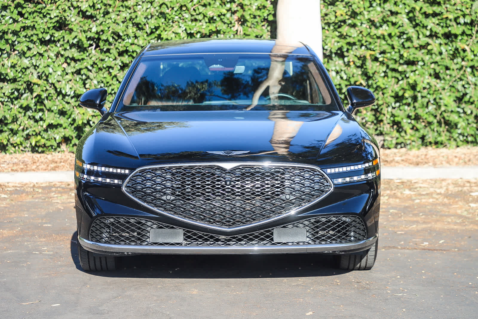 Used 2023 Genesis G90 3.5T AWD/4WD image 2