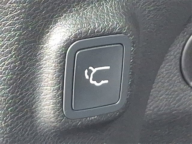 Used 2019 Jeep Cherokee Trailhawk w/ Comfort/Convenience Group image 28