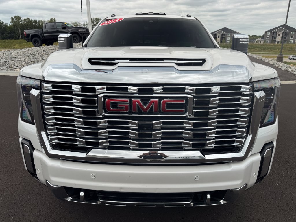 Used 2024 GMC Sierra 2500 Denali w/ Denali Reserve Package AWD/4WD image 2