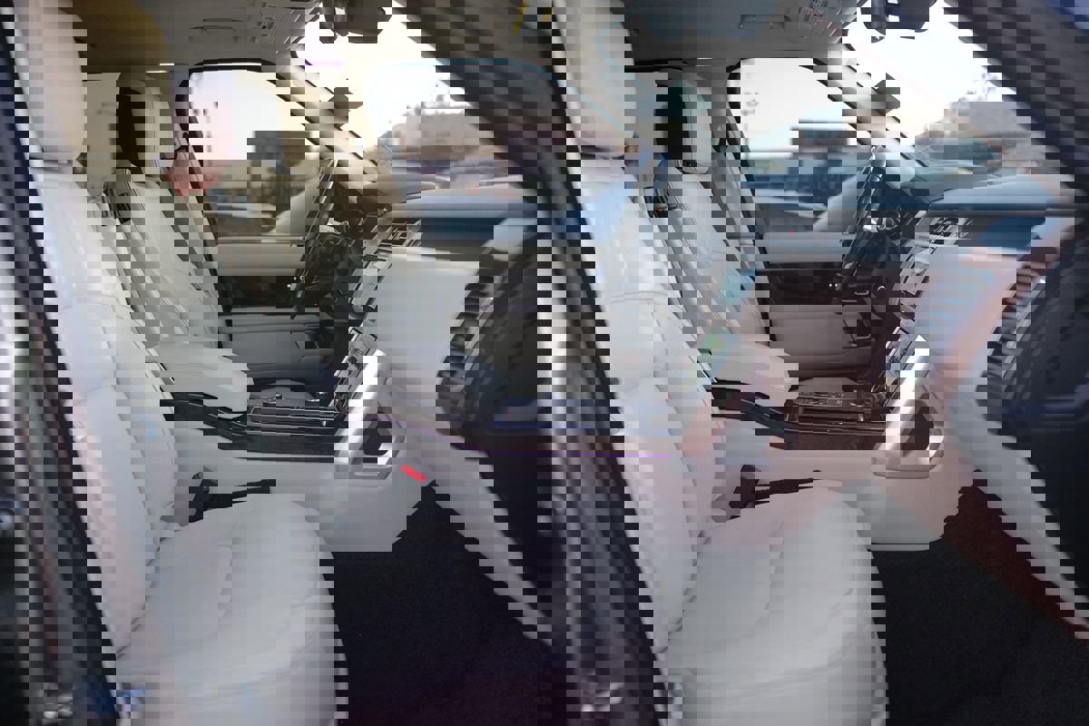 Used 2020 Land Rover Range Rover HSE image 24