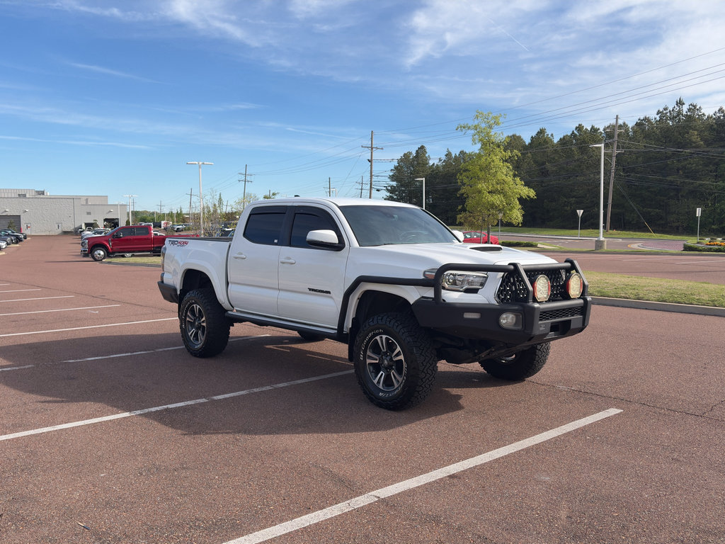 Used 2018 Toyota Tacoma TRD Sport image 3