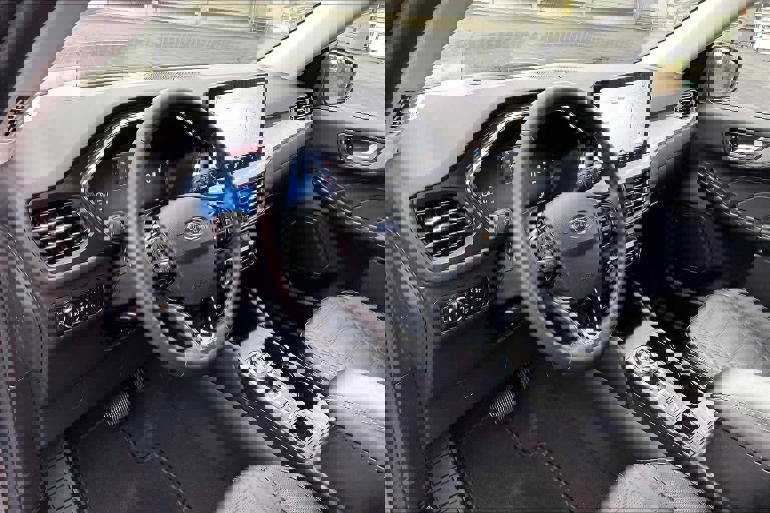 Used 2023 Ford Escape SE w/ PHEV Premium Package image 17